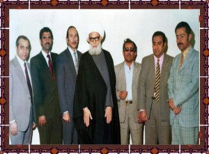 آية الله الخاقاني مع عدد من ابناء المحمرة