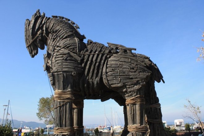 5602152-Trojan_Horse_from_the_movie_of_Troy-0
