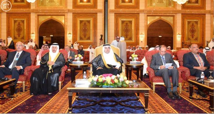 وزير الثقافة والاعلام في المملكة العربية السعودية وبجانبه الاعلامي الاحوازي حامد الكناني.